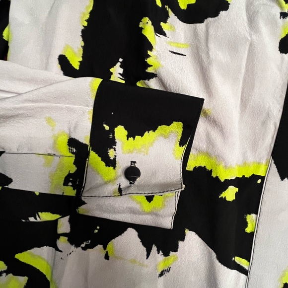 CUSP by Neiman Marcus Printed Blouse- NEW without tags, size S - Picture 4 of 4